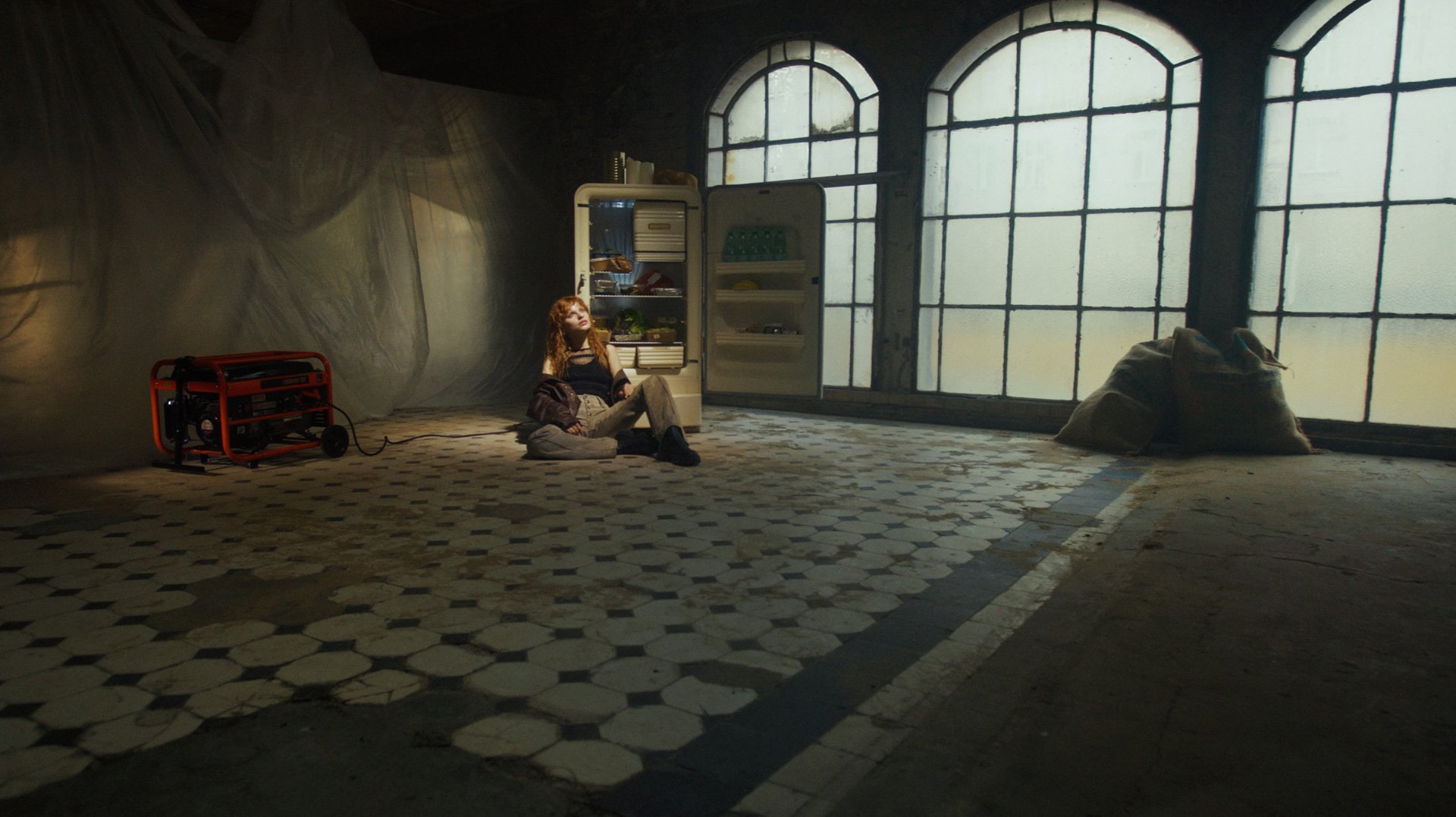 urbanuncut. Filmproduktion, Bright Shadows Set Overconsumption